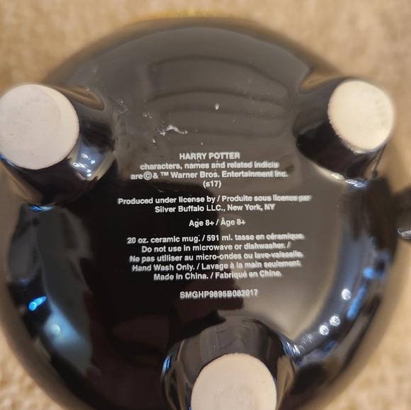 Harry Potter Black Cauldron Coffee Mug Hogwarts School Crest Ceramic Cup 20 OZ - Picture 5 of 5